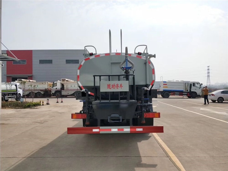 國(guó)六18方東風(fēng)灑水車